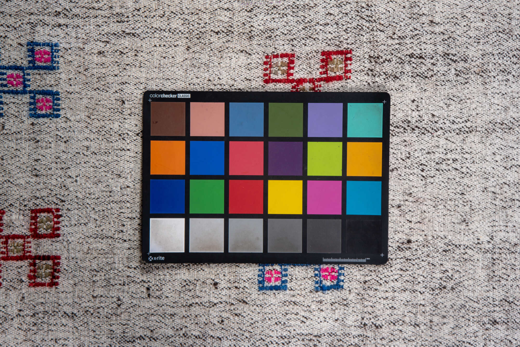 5' x 8' one-of-a-kind handmade vintage Flatweave medium size rug. Color palette: dark gray, gainsboro, gray, light gray