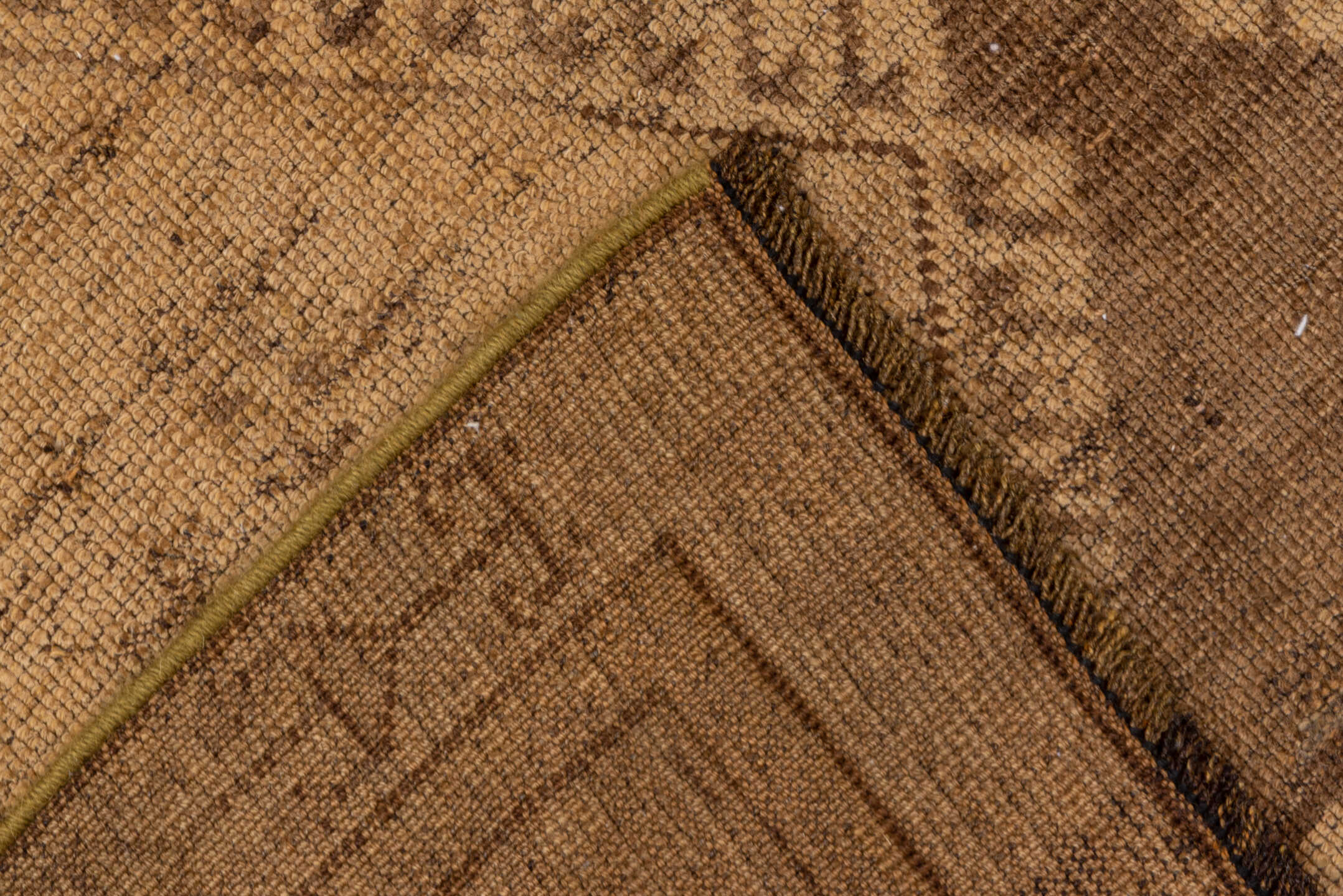 3' x 5' one-of-a-kind handmade vintage Shiraz small size rug. Color palette: brown, gray, light gray, off-white