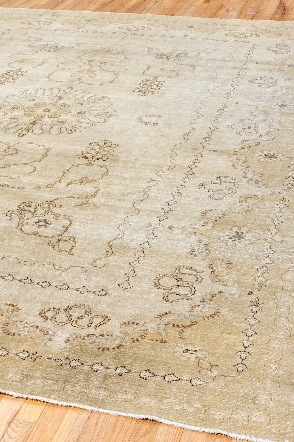 8' x 11' one-of-a-kind handmade vintage Kashan large size rug. Color palette: off-white, gray, light gray, brown, gainsboro