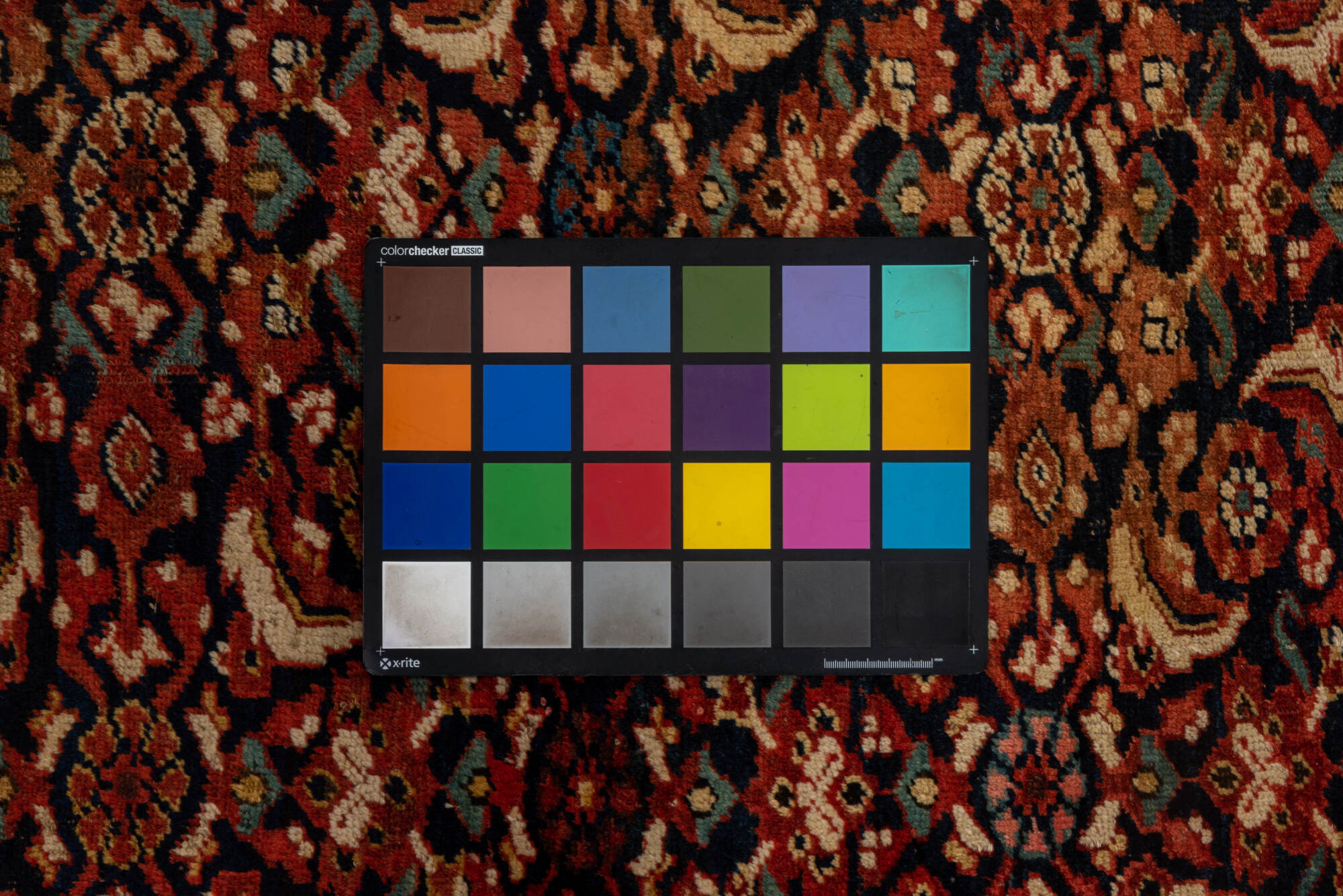 4' x 6' one-of-a-kind handmade vintage Bidjar small size rug. Color palette: brown, pink, red