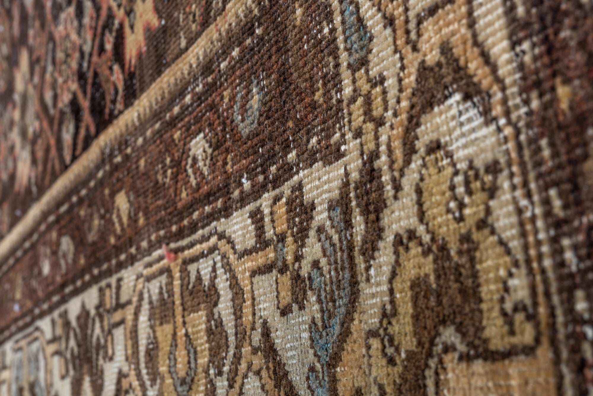 4' x 6' one-of-a-kind handmade vintage Far.Sarouk small size rug. Color palette: brown, gray