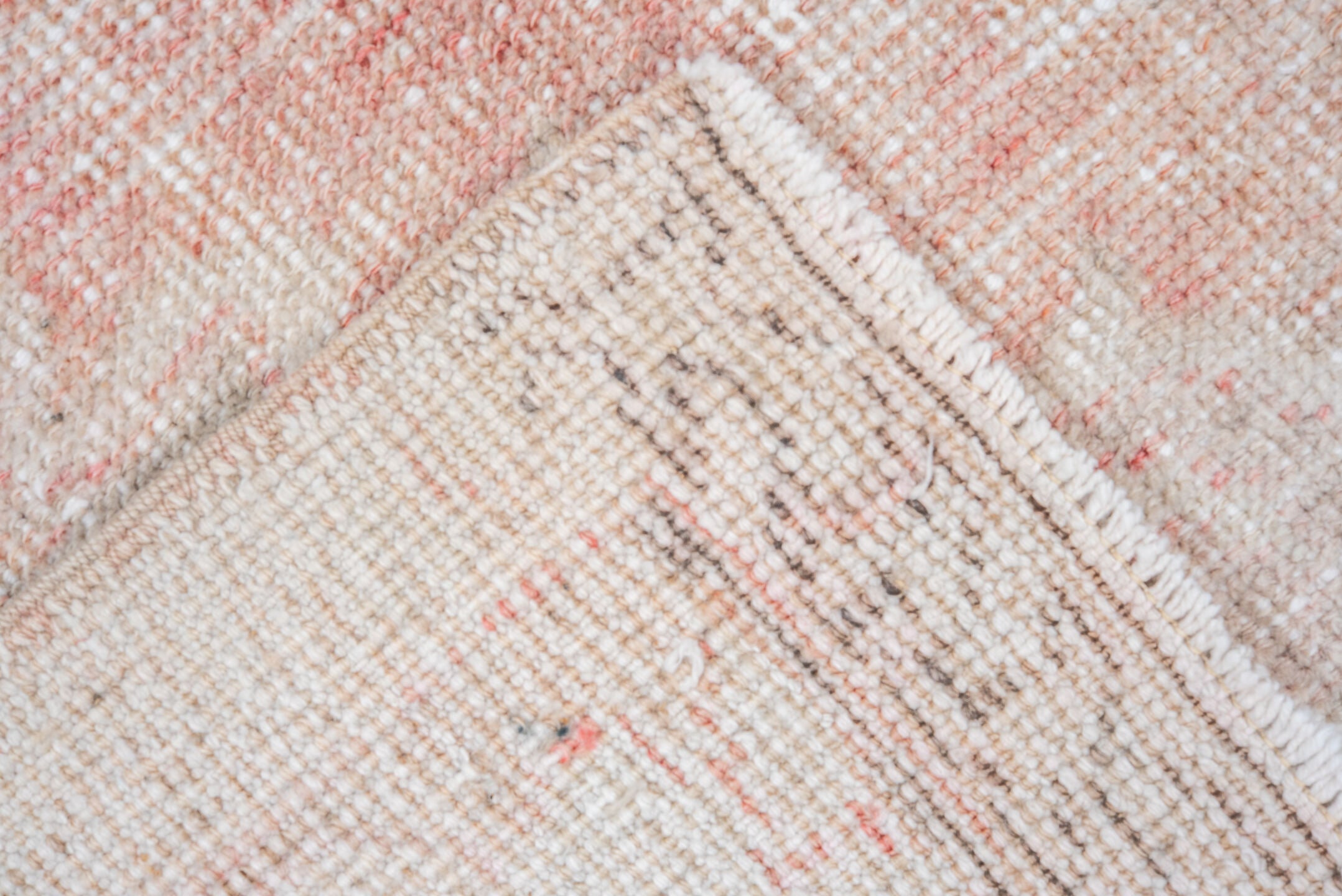 4' x 6' one-of-a-kind handmade vintage Oushak small size rug. Color palette: gray, pink, light gray, off-white, gainsboro