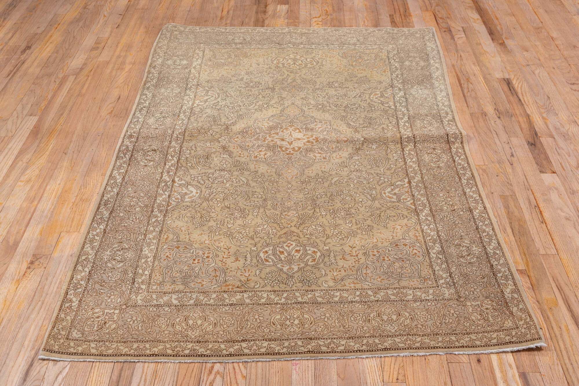 4' x 6' one-of-a-kind handmade vintage Kashan small size rug. Color palette: brown, gray, pink