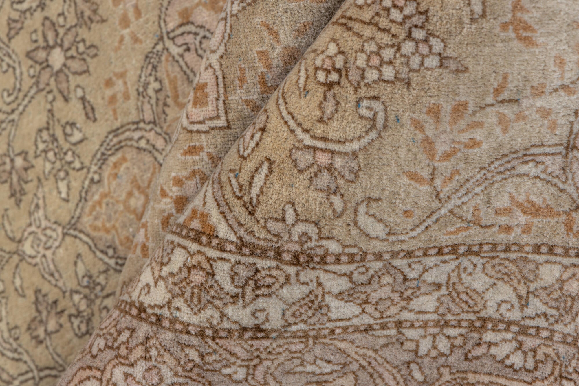 4' x 6' one-of-a-kind handmade vintage Kashan small size rug. Color palette: brown, gray, pink