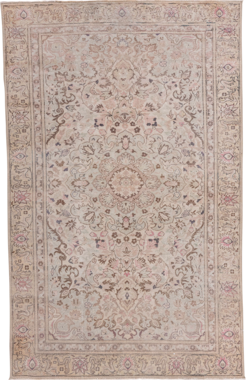 4' x 6' one-of-a-kind handmade vintage Kaisary small size rug. Color palette: dim gray, gray, light gray, off-white, pink