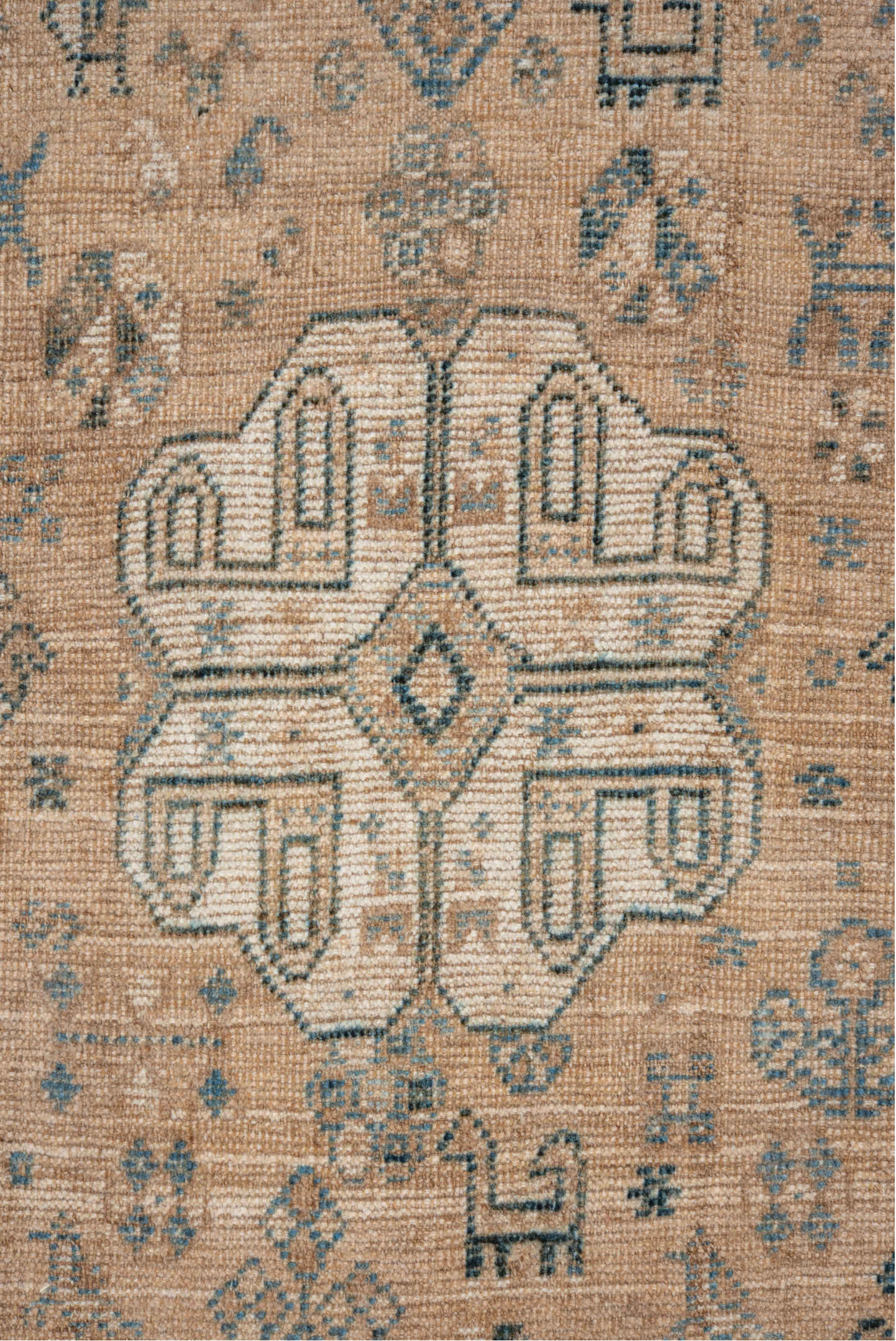 7' x 10' one-of-a-kind handmade vintage Shiraz large size rug. Color palette: gray, light gray, off-white, dark gray