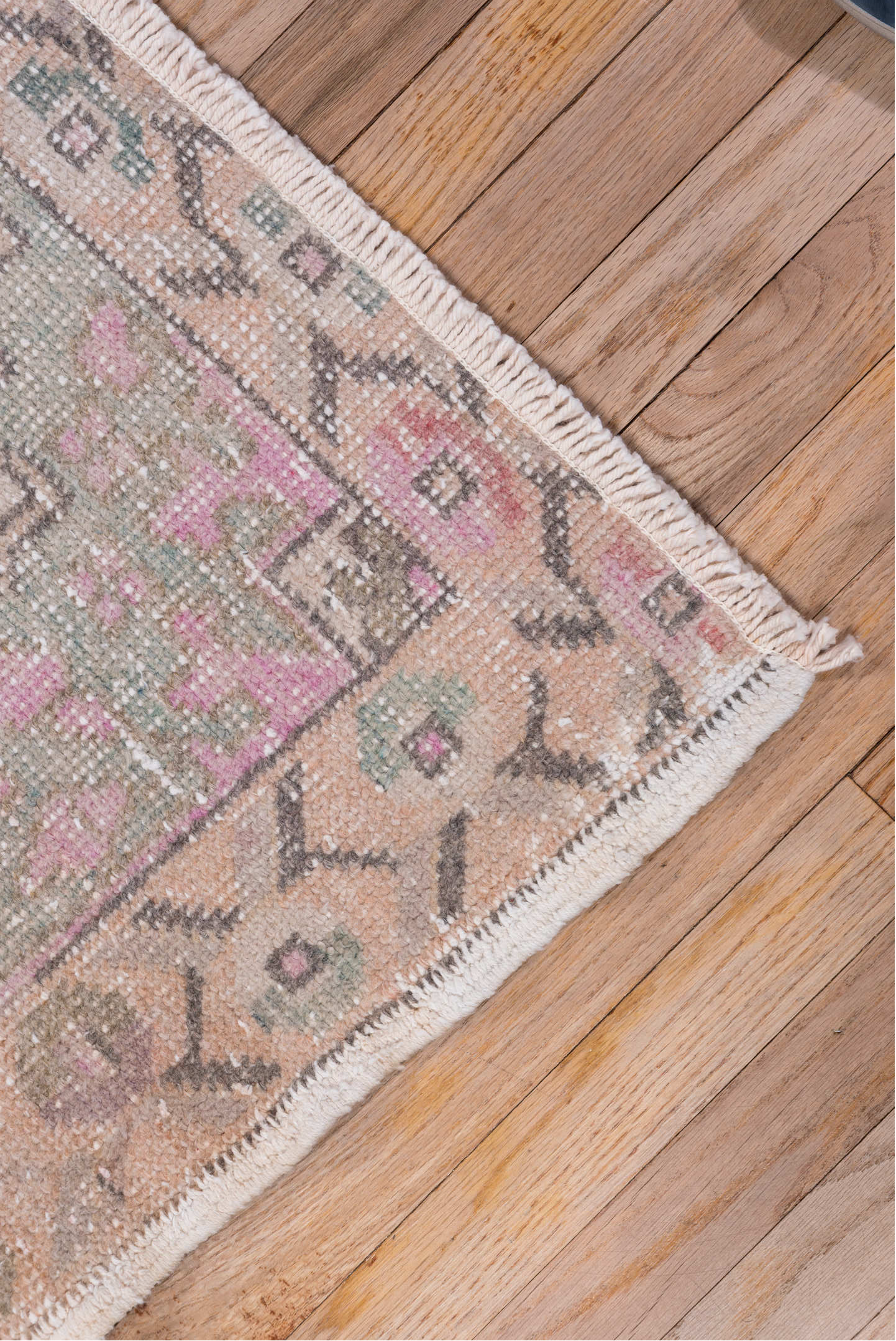 4' x 6' one-of-a-kind handmade vintage Oushak small size rug. Color palette: pink, light gray, off-white, gray, brown