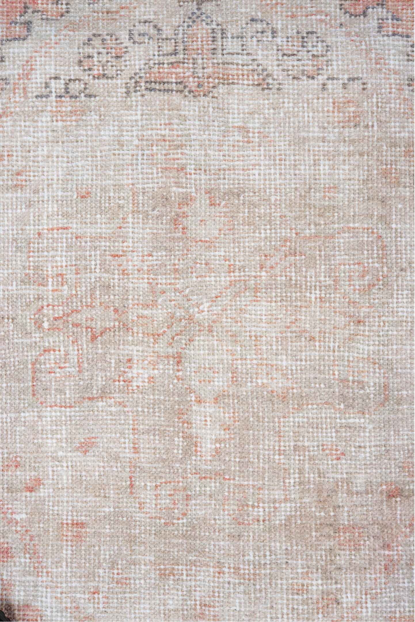 4' x 6' one-of-a-kind handmade vintage Oushak small size rug. Color palette: gray, pink, light gray, off-white, gainsboro