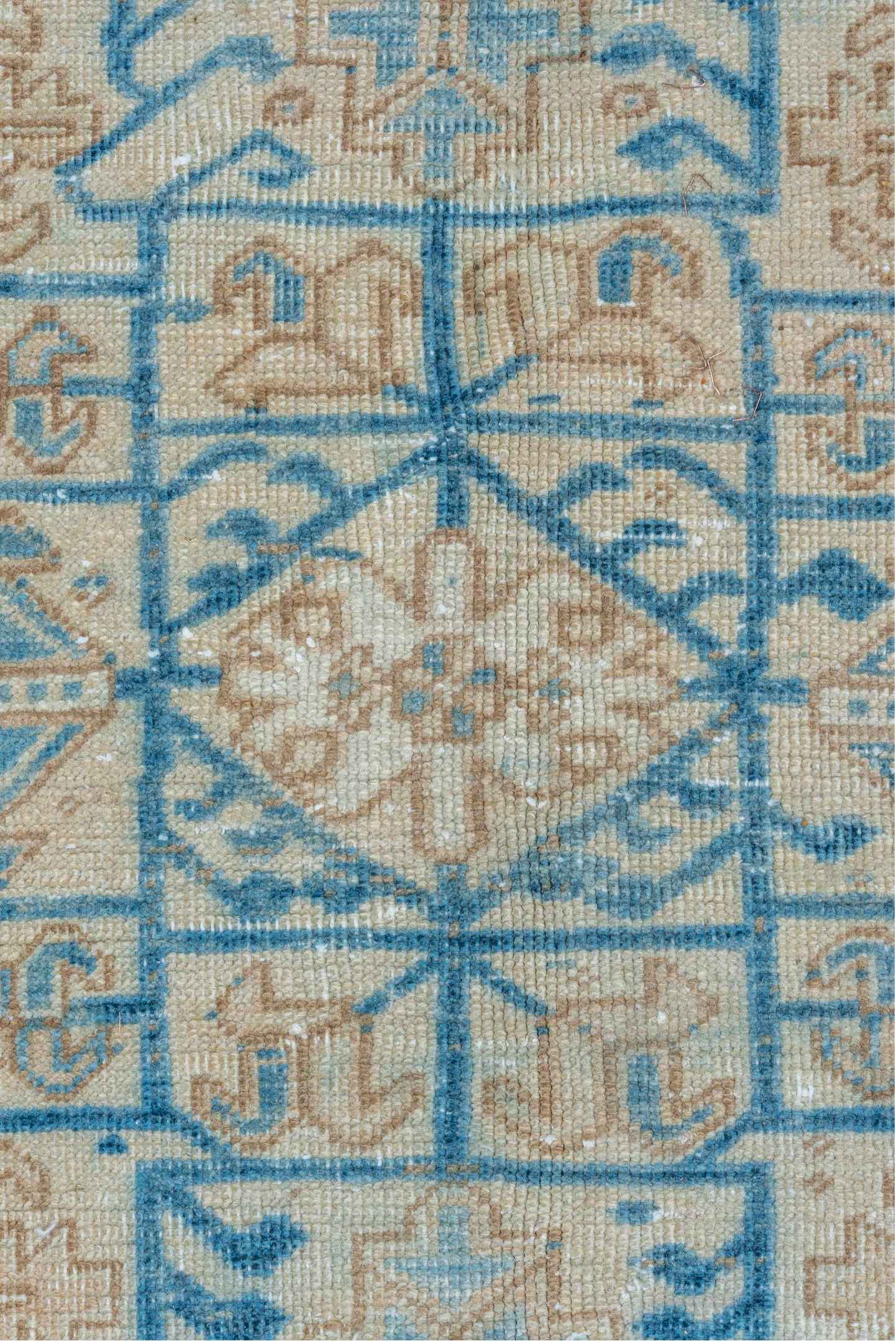 8' x 10' one-of-a-kind handmade vintage Heriz large size rug. Color palette: gray, blue, light gray, off-white, arapawa