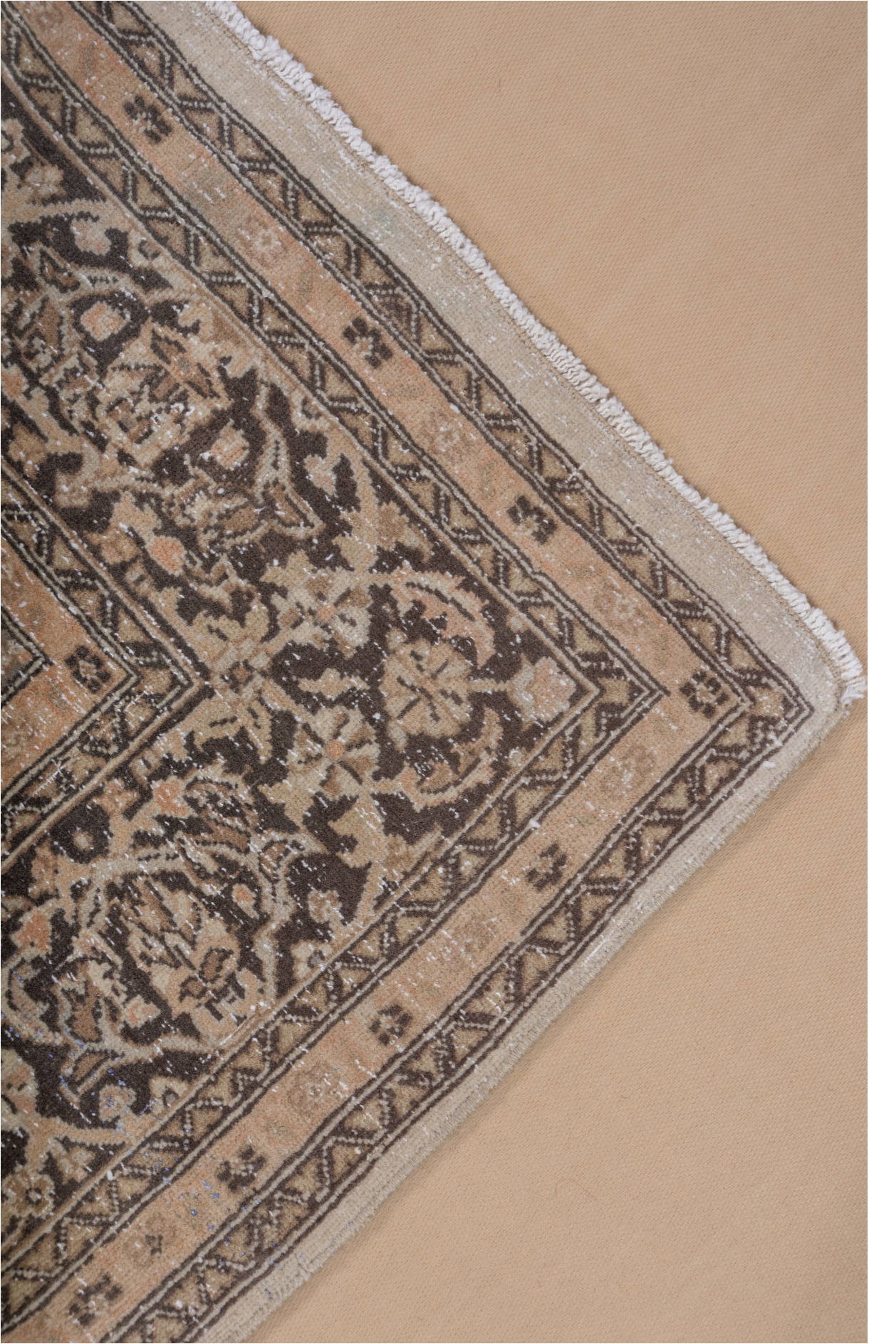 4' x 6' one-of-a-kind handmade vintage Sivas small size rug. Color palette: black, brown, charcoal, gray, light gray, pink